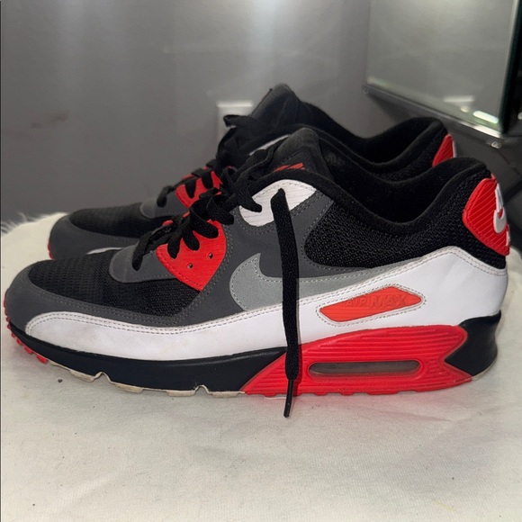 Nike Air Max Sneakers Black Red and Gray - Picture 2 of 8
